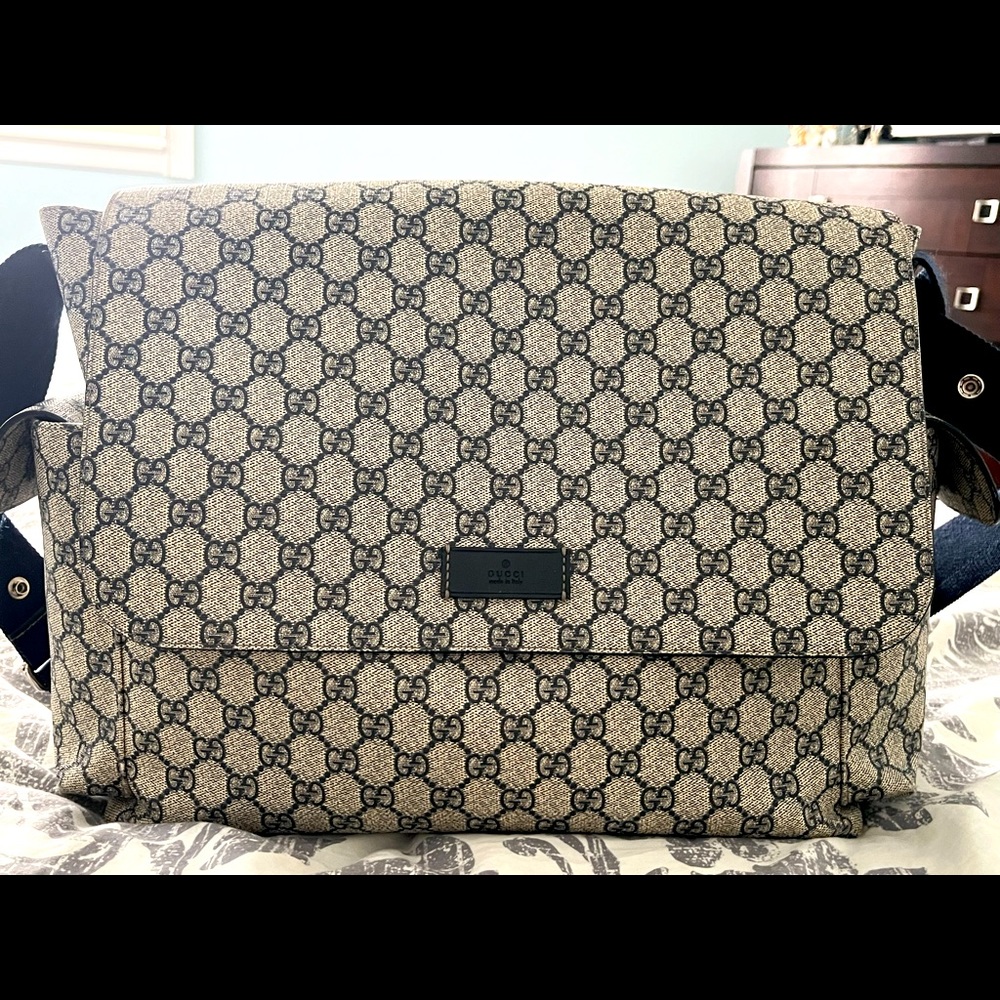 Gucci diaper bag 100% authentic Cream/Blue with changing pad and dust bag